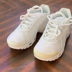 Women's Classic White Nike Air Sneakers